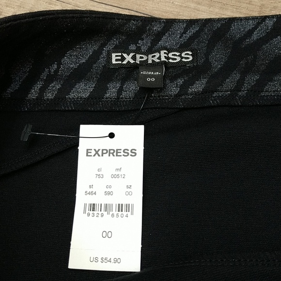 *NWT* Express Skirt - Picture 4 of 8
